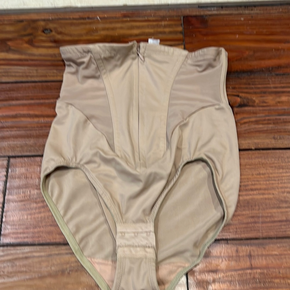 Flexees nude shape wear size medium